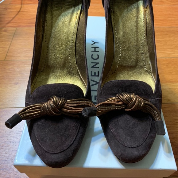Authentic Givenchy Suede Pumps - Picture 2 of 10